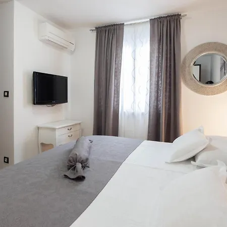 Luxurious In Kalebova Luka With Sauna *