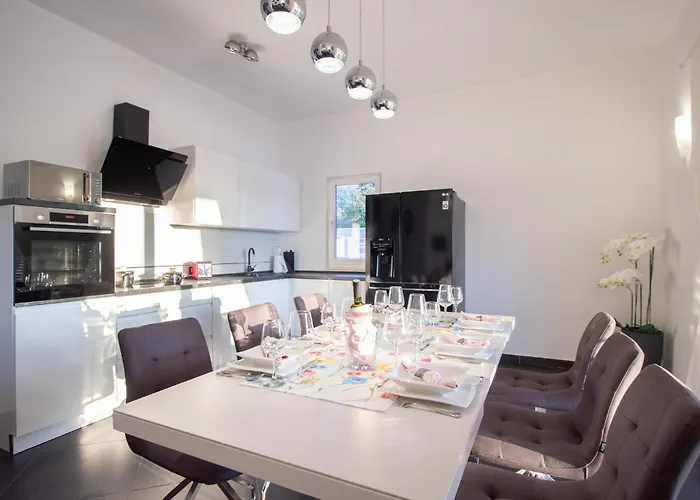 Vikendica Gorgeous In Kalebova Luka